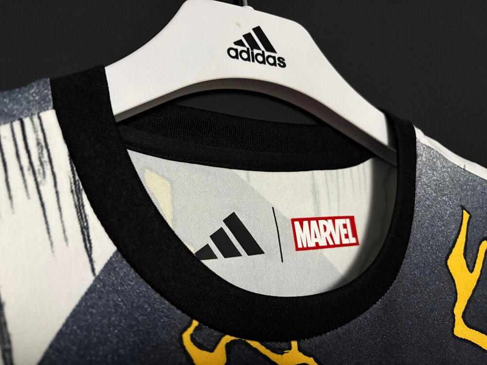 Real Madrid Marvel Warm Up Hvit/Svart Herrer Oppvarmingsdrakt 2025/26